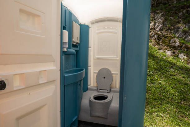 Best Portable toilet rental cost  in Waunakee, WI